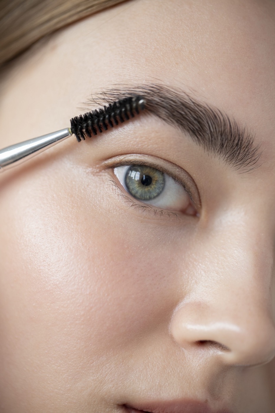 Augenbrauen-Behandlung bei Cornelia Brandt Kosmetik